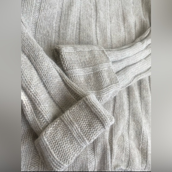 Abercrombie Vintage Ribbed Knit 🤍🧶 - Picture 6 of 7